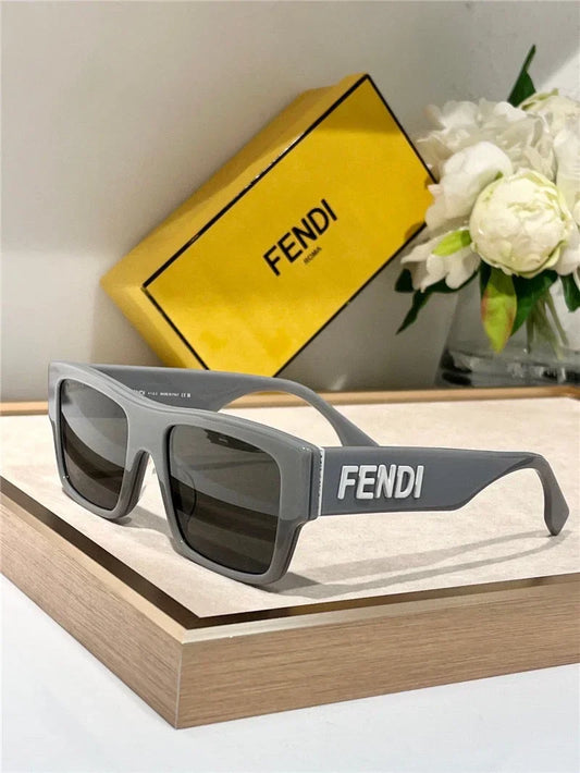 FENDI Roma FE40118 Sunglasses shape Women's