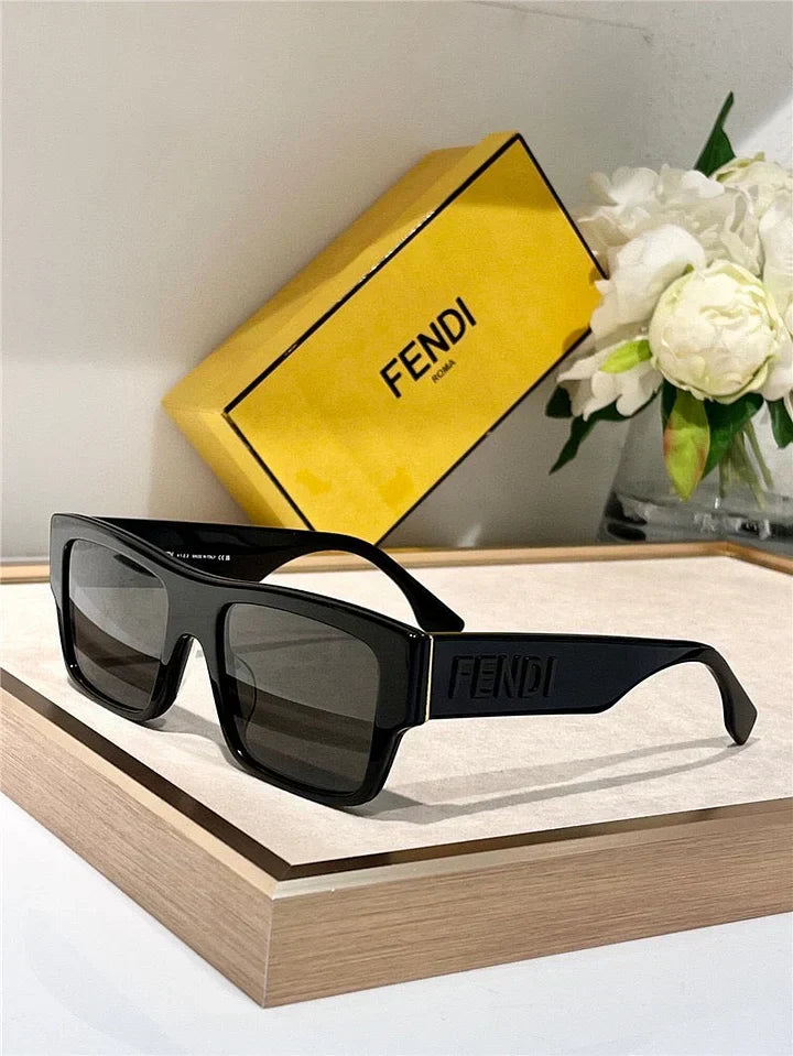 FENDI Roma FE40118 Sunglasses shape Women's