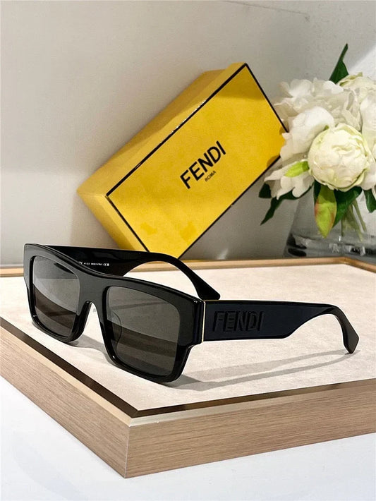 FENDI Roma FE40118 Sunglasses shape Women's