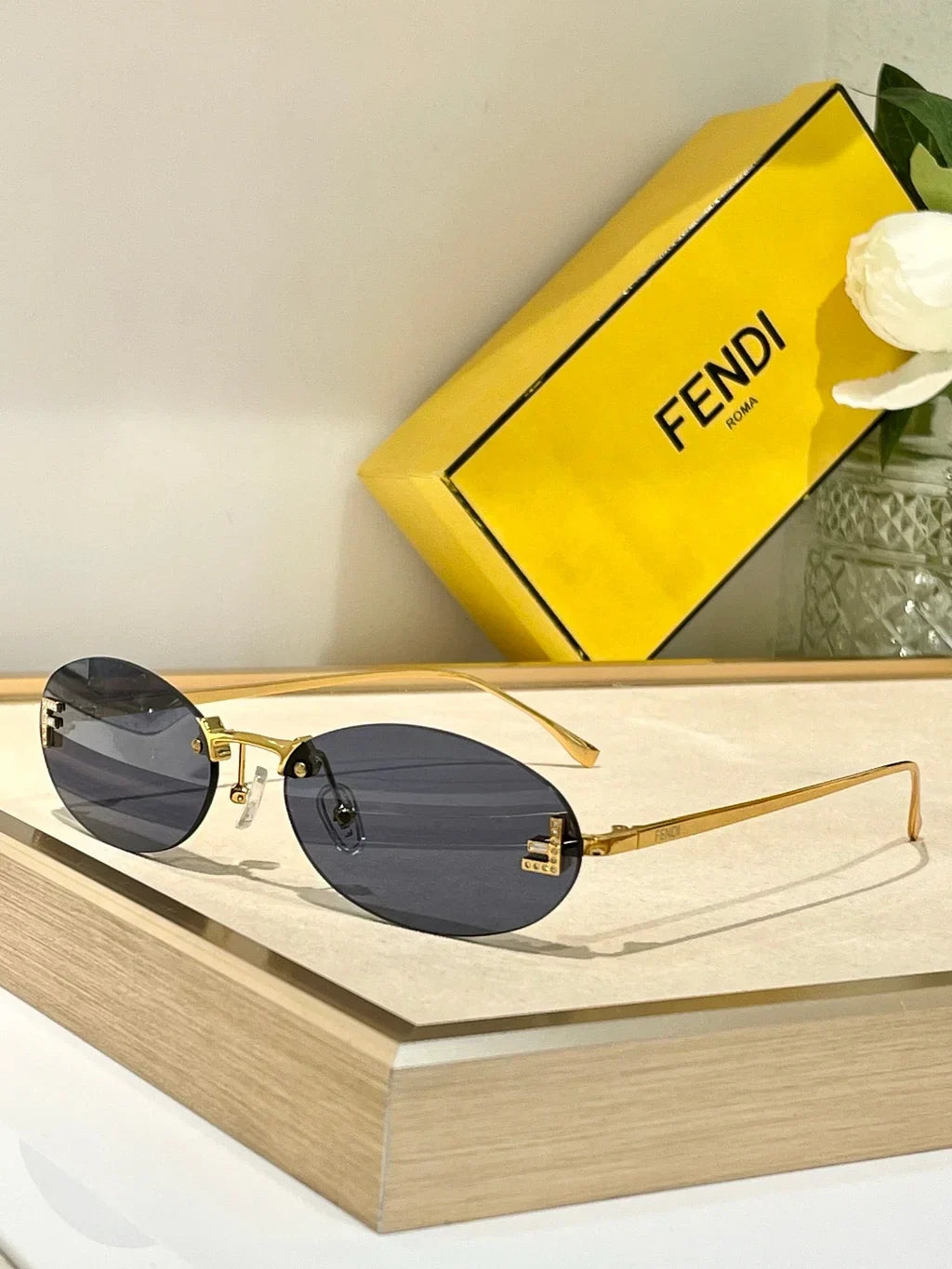 Fendi First FE4075US sunglasses in metal oval shape Women's